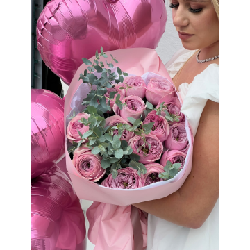 Garden roses bouquet