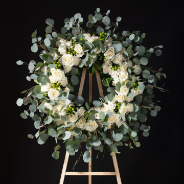 Standing wreath eucalyptus